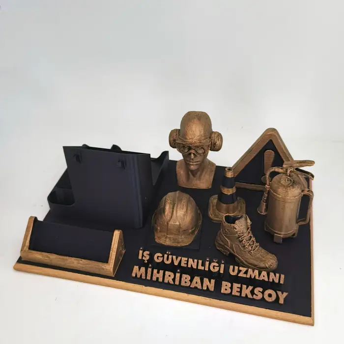 İş Güvenliği Uzmanı Masa İsimliği – Kişiye Özel Ofis Hediyesi