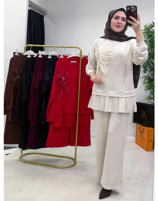 Gül Broş Detaylı Oysho Kumaş Takım Krem