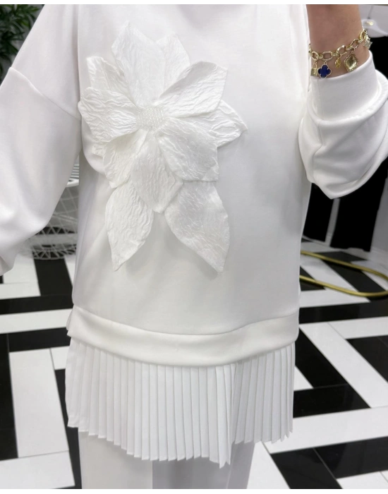 Broş Detaylı Takım Beyaz