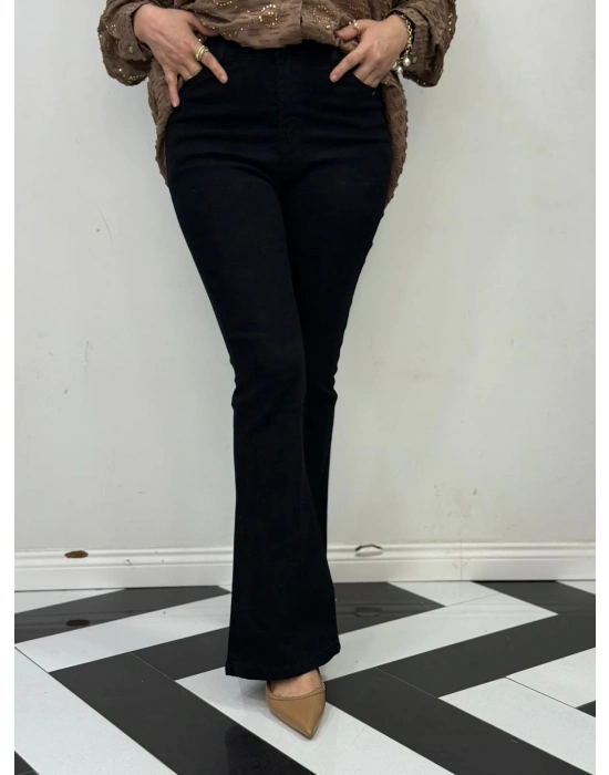 Likralı Esnek Kot Pantolon Rahat Kalıp Siyah Renk