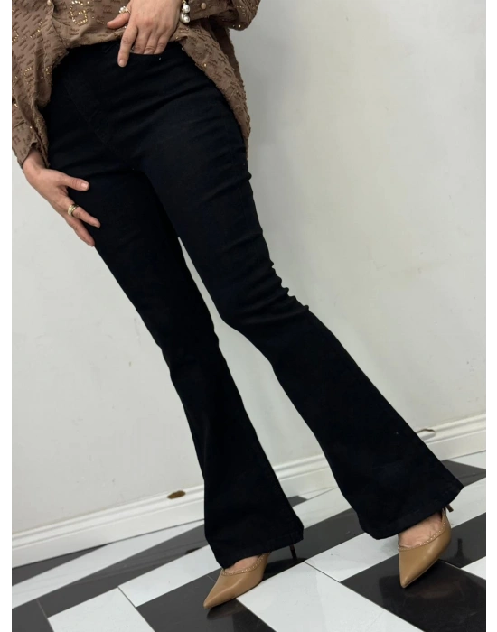 Likralı Esnek Kot Pantolon Rahat Kalıp Siyah Renk