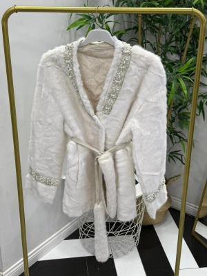 Yeni Sezon İnci Detaylı  İthal Kürk Beyaz