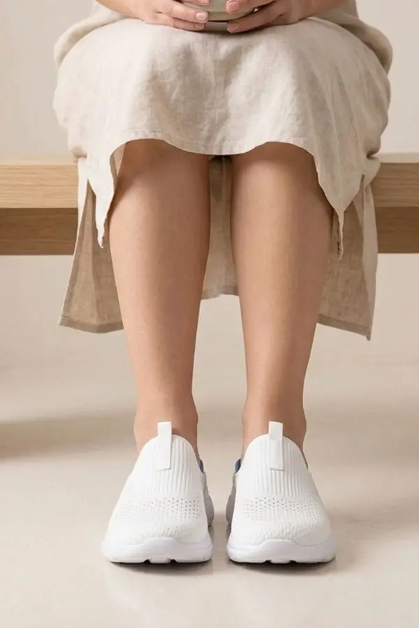 Urban-Flex Esnek Tabanlı Ultra Hafif Ortopedik Medikal Hulluks Topukdikeni Kadın Beyaz Yürüyüş Terliği