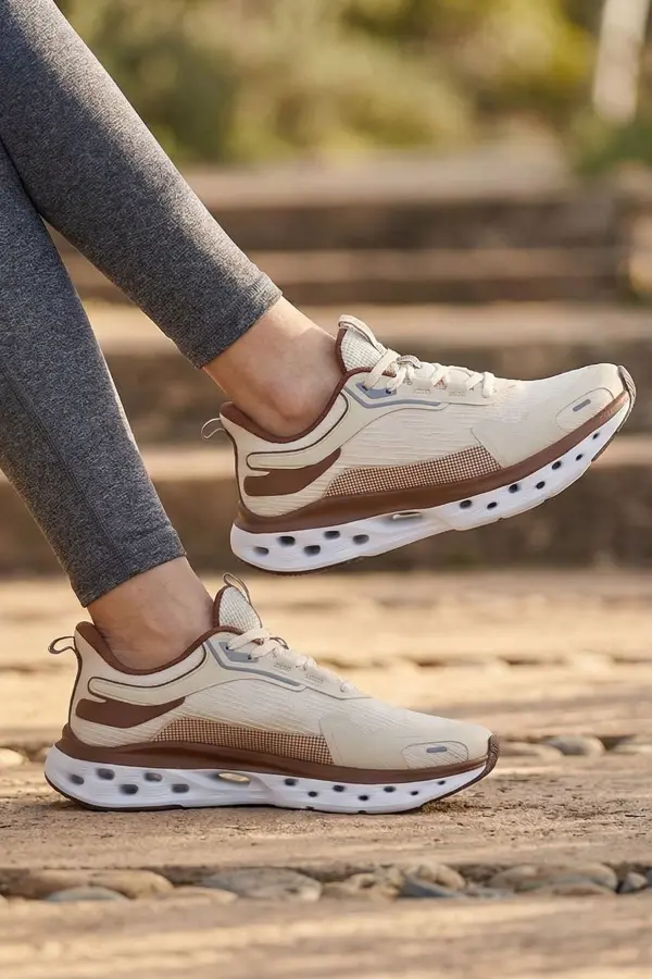 Air-Stride Pro: Nefes Alabilen ve Yüksek Tabanlı Kadın Günlük Yürüyüş Ayakkabısı – Bej & Kahve