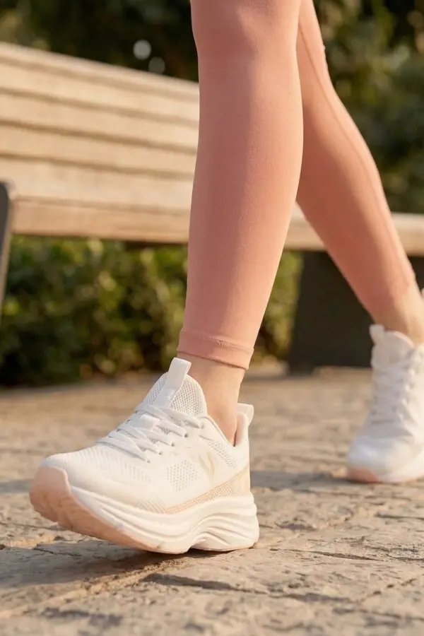 Aurora Flow : Nefes Alabilen ve Yüksek Tabanlı Kadın Günlük Yürüyüş Ayakkabısı – Krem