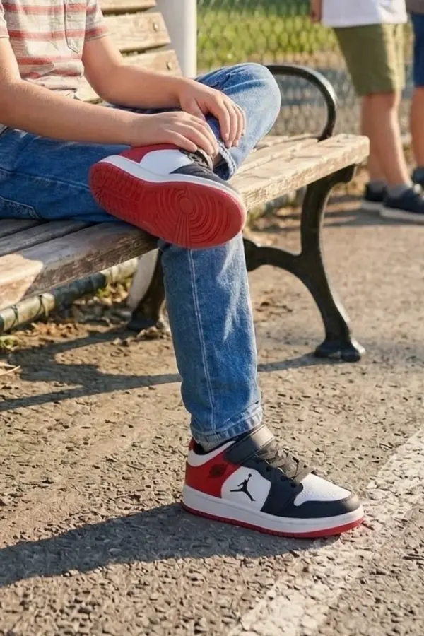 Pedira Erkek Çocuk Siyah Beyaz Kırmızı Basketbol Tarzı Bağcıklı Spor Ayakkabı