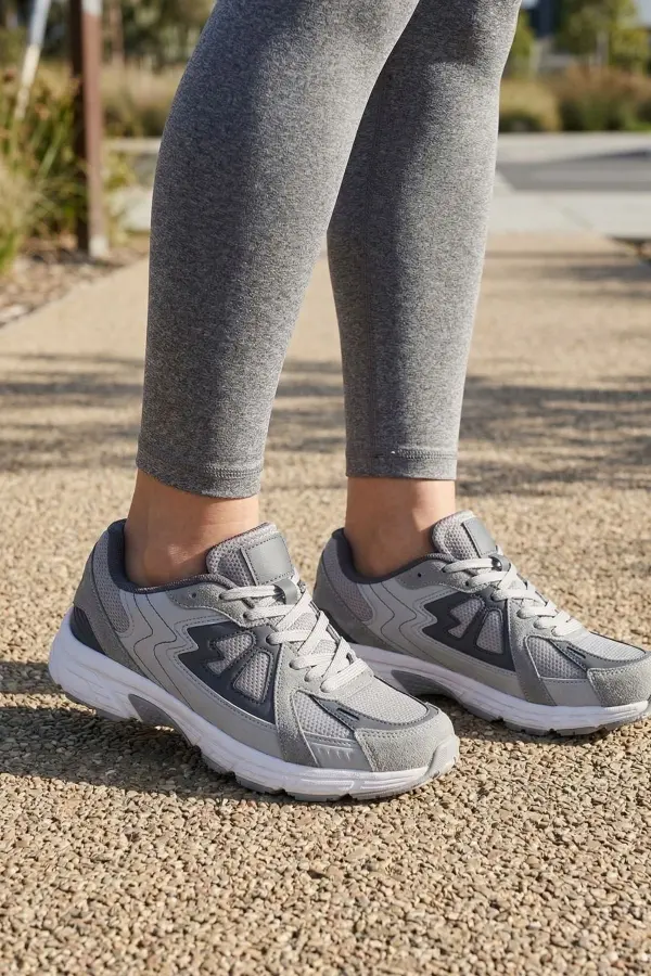 Stealth-Grip Kadın Günlük Spor ve Yürüyüş Ayakkabısı Gri