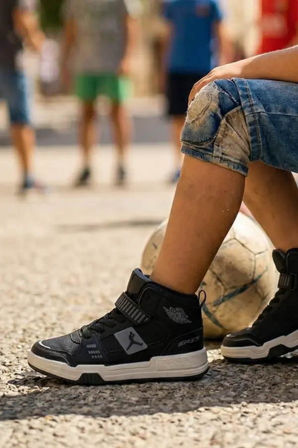 Seviya Siyah Cırtcırtlı Çocuk Bot Tipi Spor Ayakkabı - Okul ve Sokak Modası