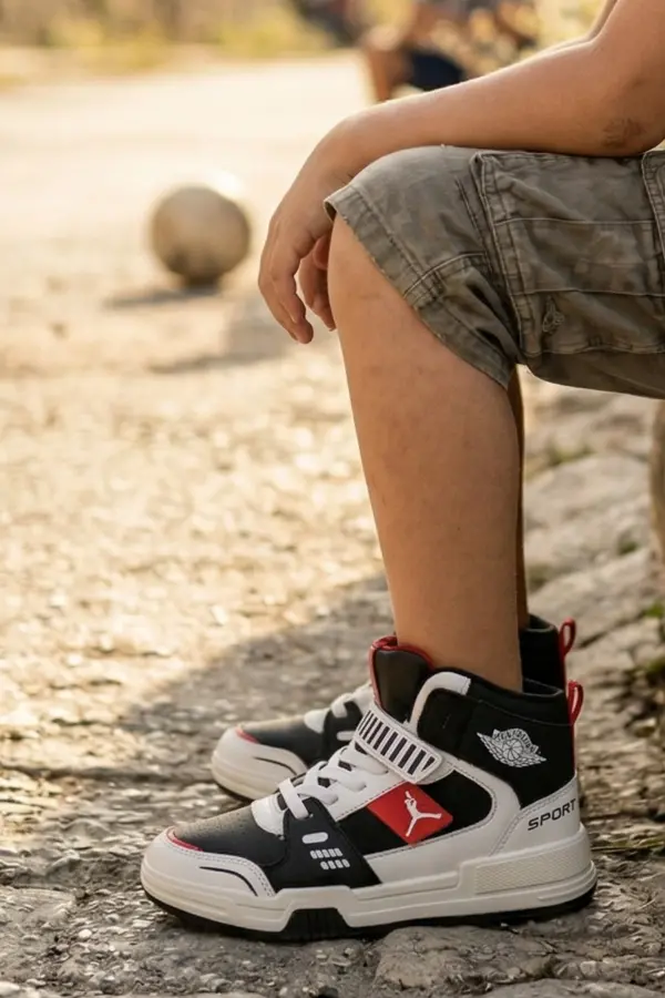 Seviya Siyah Kırmızı Beyaz Cırtcırtlı Çocuk Bot Tipi Spor Ayakkabı - Sokak Modası
