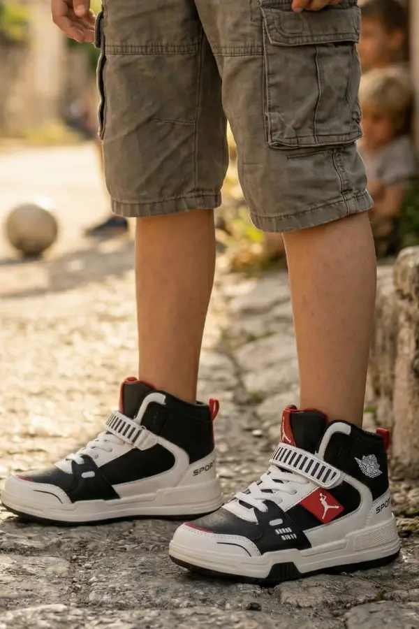 Seviya Siyah Kırmızı Beyaz Cırtcırtlı Çocuk Bot Tipi Spor Ayakkabı - Sokak Modası
