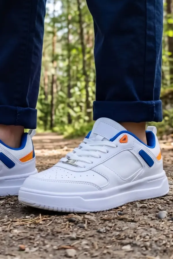 Color-Block Comfort: Beyaz-Mavi Detaylı Erkek Çocuk Spor Ayakkabı