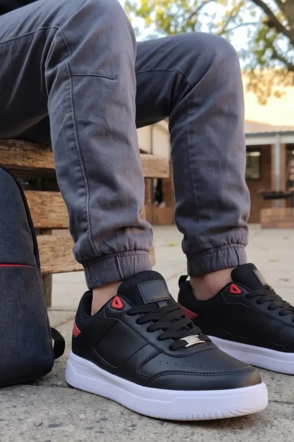 Color-Block Comfort: Siyah Kırmızı Erkek Çocuk Spor Ayakkabı