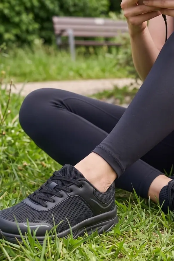 Lotus Comfort-Walk Siyah Kadın Kalın Taban Günlük Spor Ayakkabı