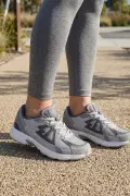 Stealth-Grip Kadın Günlük Spor ve Yürüyüş Ayakkabısı Gri