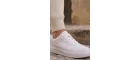 Urban Pure White Comfort: Minimalist Beyaz Kadın Spor Ayakkabı