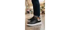 Urban Comfort Serisi: Siyah Deri Erkek Minimalist Sneakers