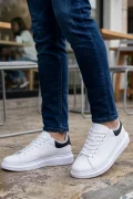 Urban Comfort Serisi: Beyaz Deri Erkek Minimalist Sneakers