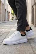 Urban Comfort Serisi: Beyaz Deri Erkek Minimalist Sneakers