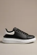 Urban Comfort Serisi: Siyah Deri Erkek Minimalist Sneakers