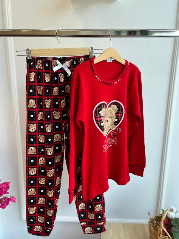 11-15 Yaş Kırmızı Kalpli Pijama Takımı