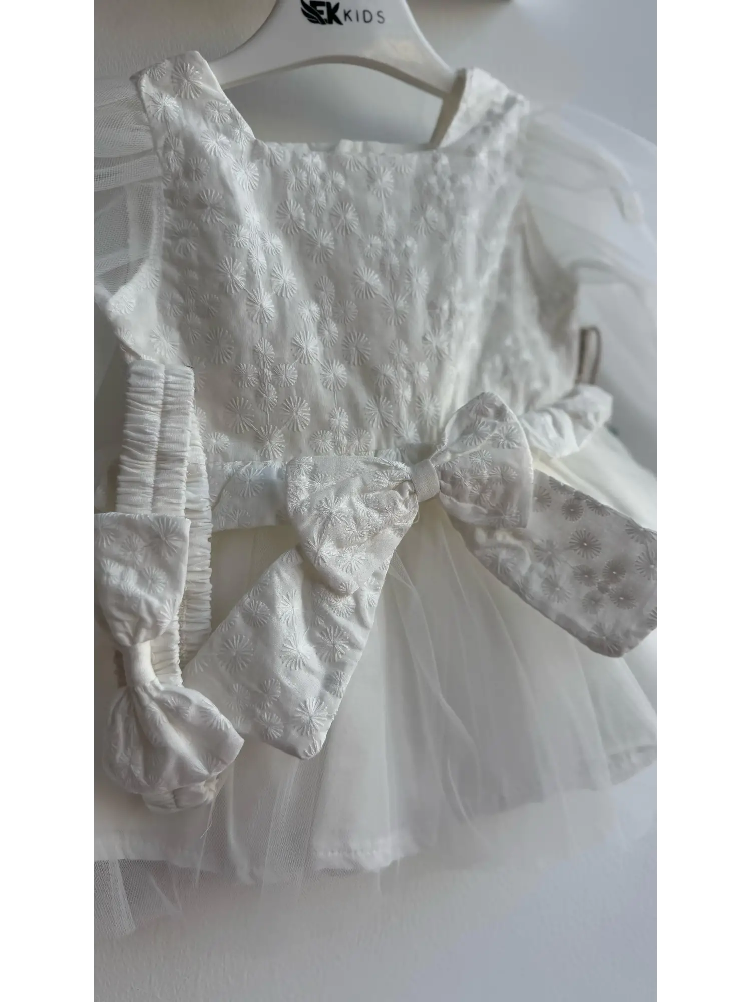 6-24 Ay Ekru Bandanalı Fiyonklu Elbise