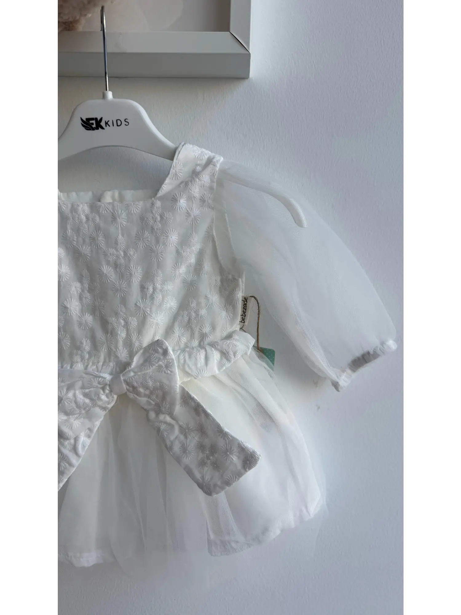 6-24 Ay Ekru Bandanalı Fiyonklu Elbise