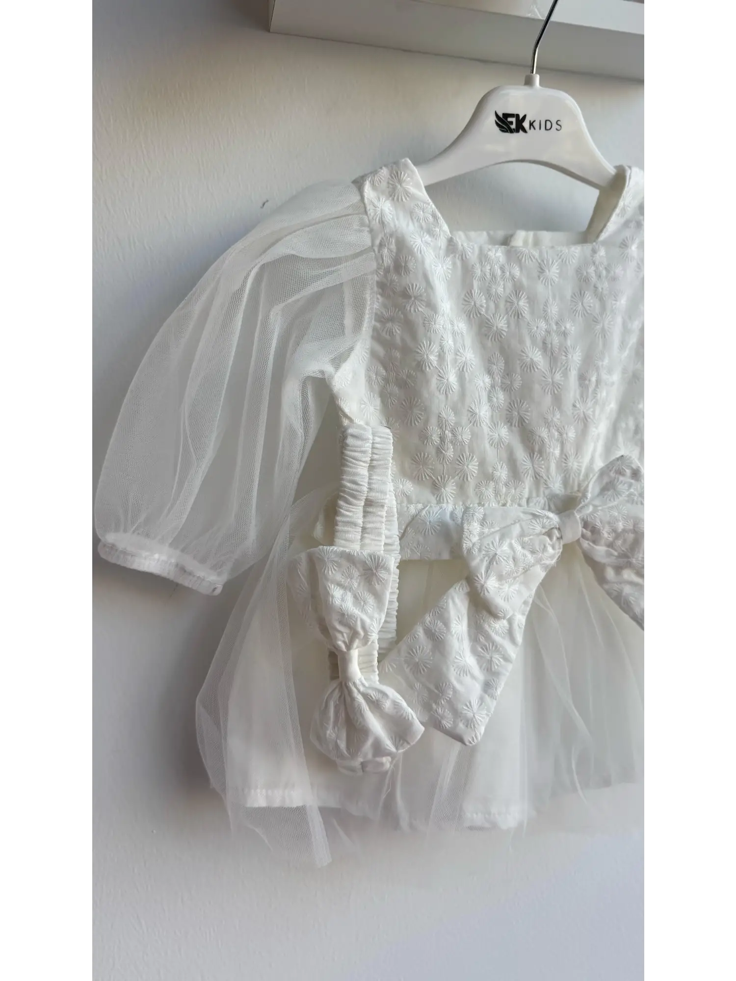 6-24 Ay Ekru Bandanalı Fiyonklu Elbise