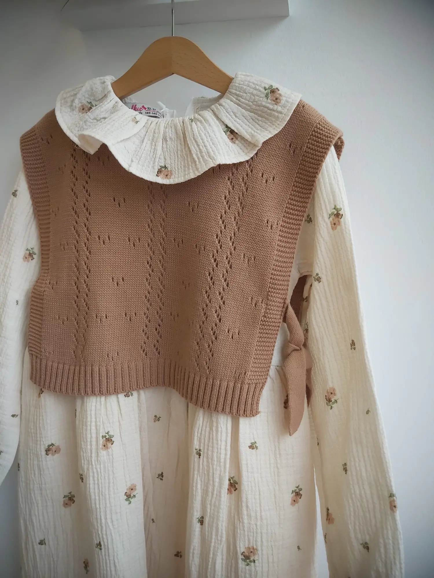 7-10 Yaş Kahve Fırfırlı Triko Süveterli Elbise