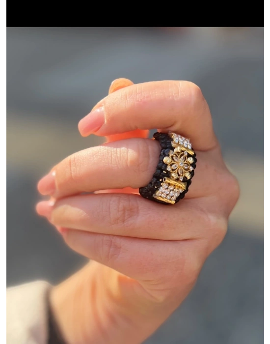 Siyah Çiçek Yüzük
