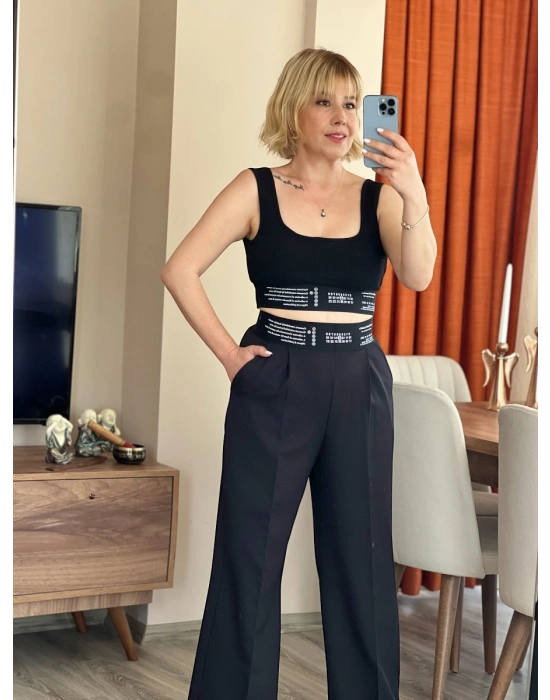 Siyah Pamuklu Likralı Bel Yazılı Crop Top