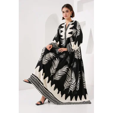 2423 Otantik Desenli Tesettür Elbise - Siyah1