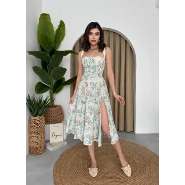 Anjelik Yırtmaç Detaylı Elbise