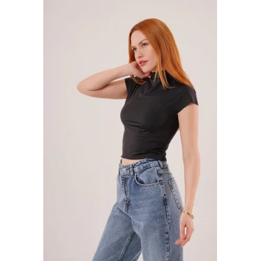 Boğazlı Parlak Kumaş Siyah Crop