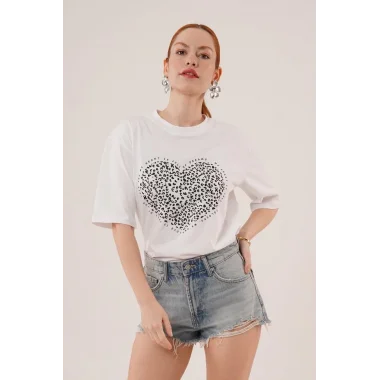 Kalp Baskılı Crop Beyaz Tişört