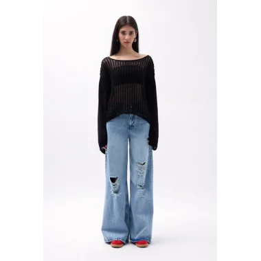 Kayık Yaka Ajurlu Bluz