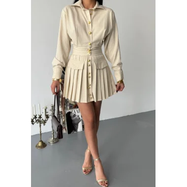 ÖNDEN GOLD DÜĞMELİ PİLELİ KISA ELBİSE - Bej