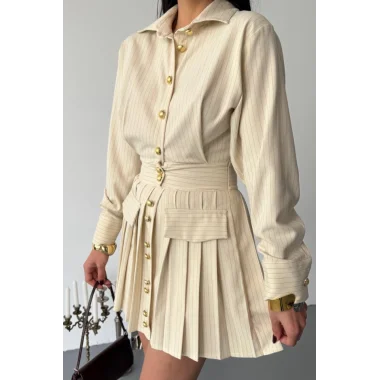 ÖNDEN GOLD DÜĞMELİ PİLELİ KISA ELBİSE - Bej