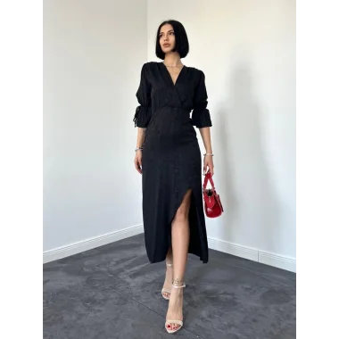 Siyah Yırtmaçlı Jakar Elbise