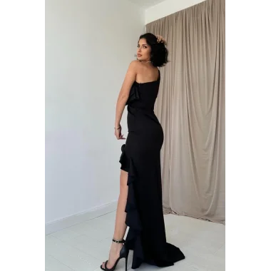 Siyah Yırtmaçlı Volanlı Elbise