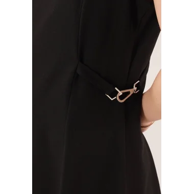 Yanları Zincir Detaylı Sıfır Kol Siyah Mini Elbise