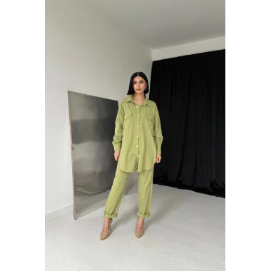 Yeşil Gömlek Ve Çıtçıtlı Pantolon Takım
