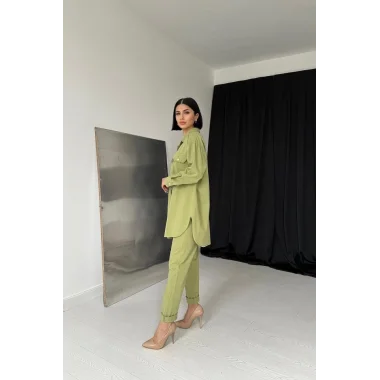 Yeşil Gömlek Ve Çıtçıtlı Pantolon Takım