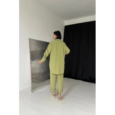 Yeşil Gömlek Ve Çıtçıtlı Pantolon Takım