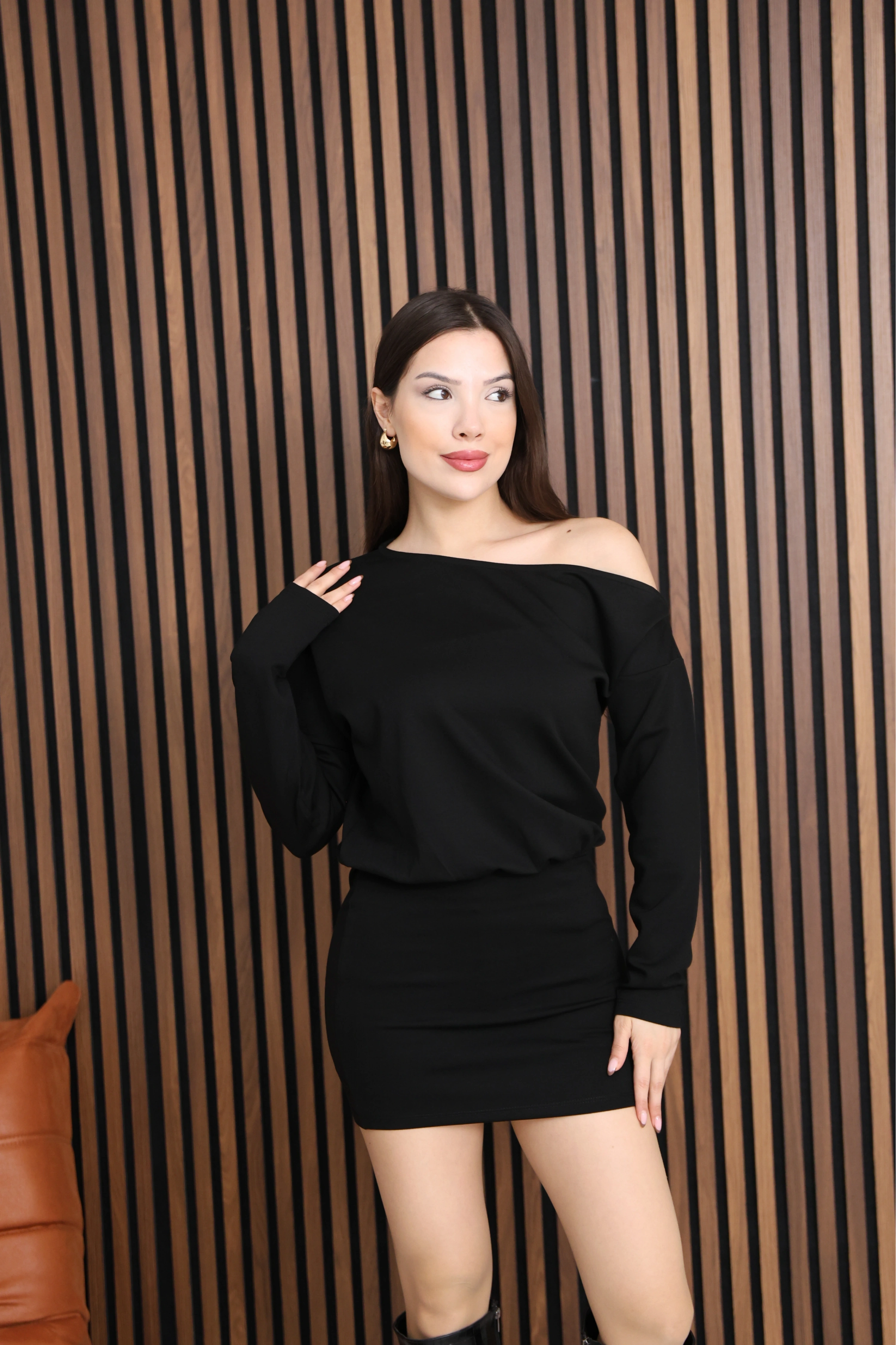 OMUZ DETAYLI MİNİ ELBİSE- SİYAH