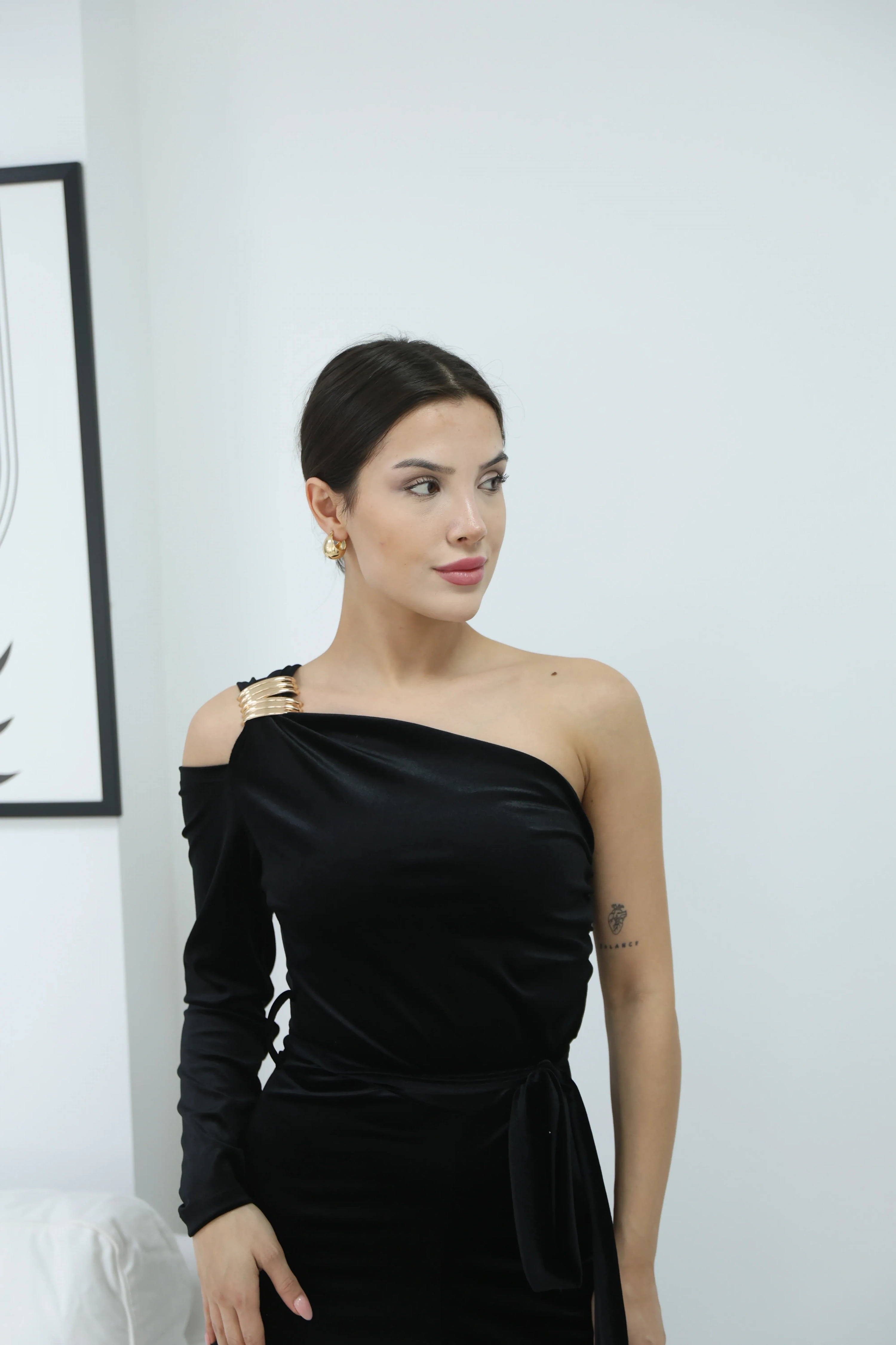 KADİFE PARLAK TEK OMUZ TULUM- SİYAH