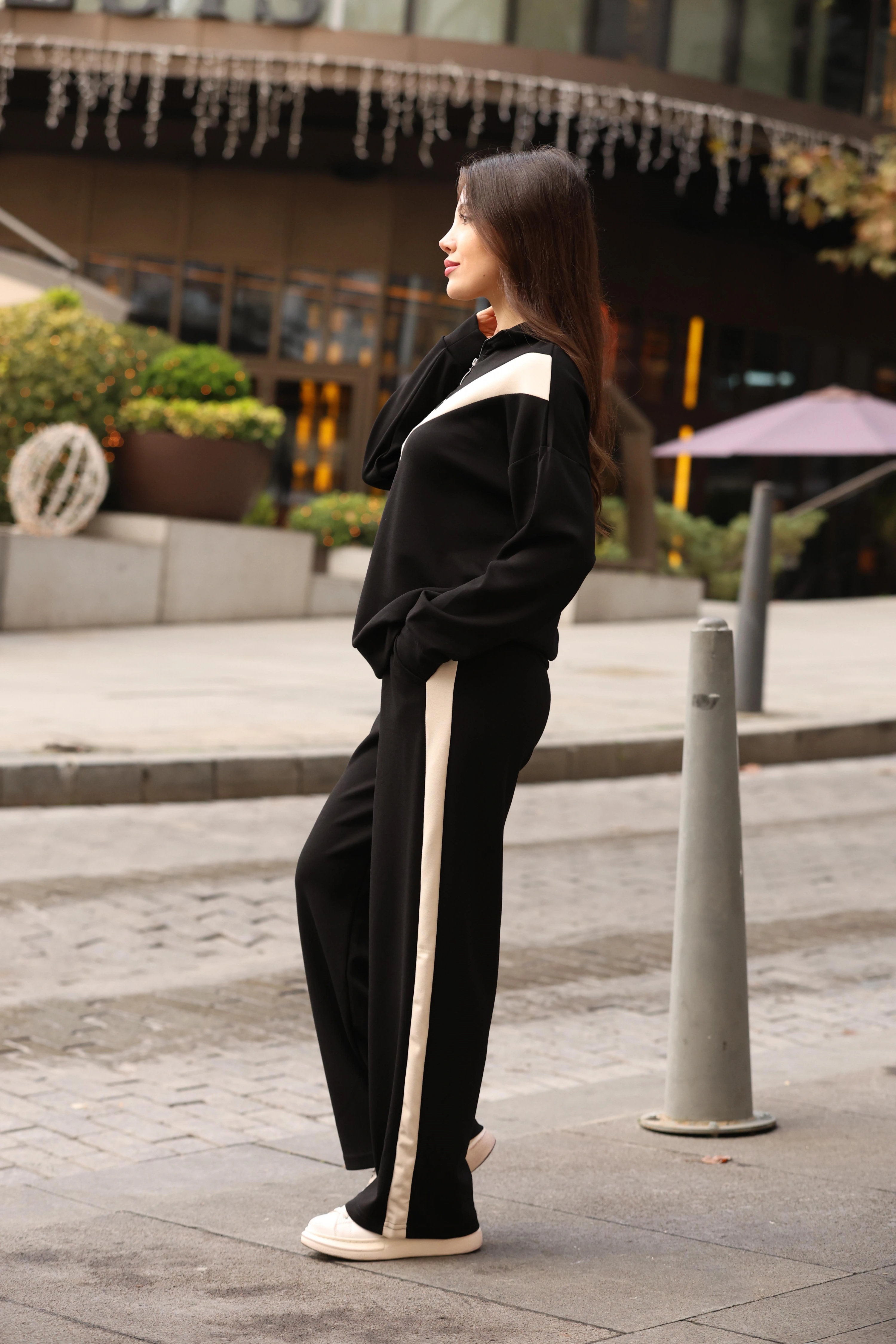 V DETAY SALAŞ EŞOFMAN TAKIM- SİYAH