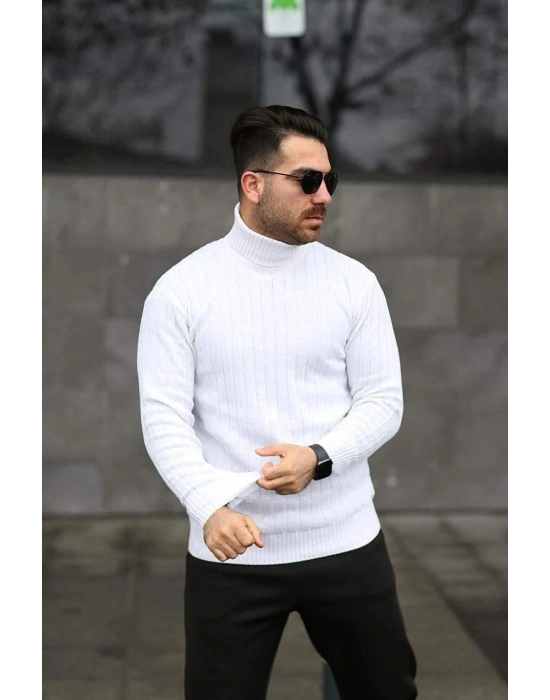 BEYAZ RENK BOĞAZLI TRİKO