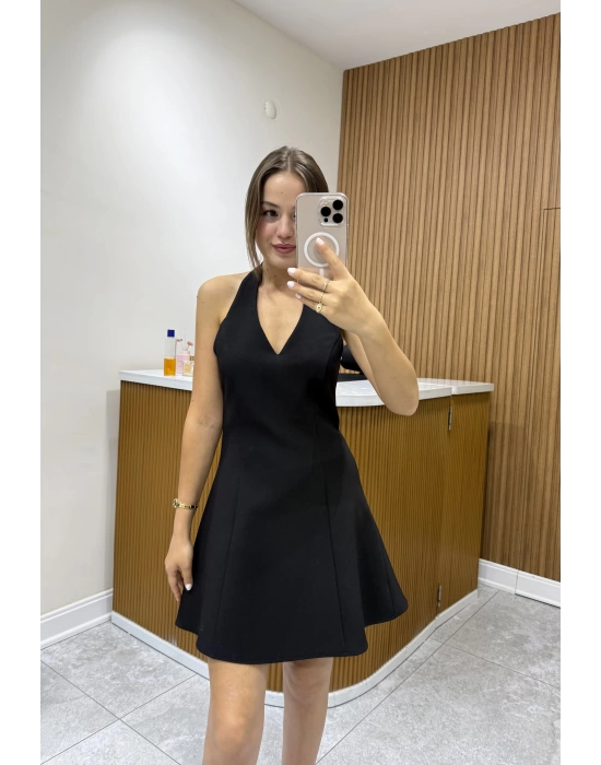 Boyundan Askılı Kısa Siyah Elbise