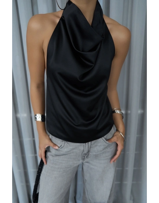 Degaje Yaka Sırtı Açık Saten Bluz Siyah