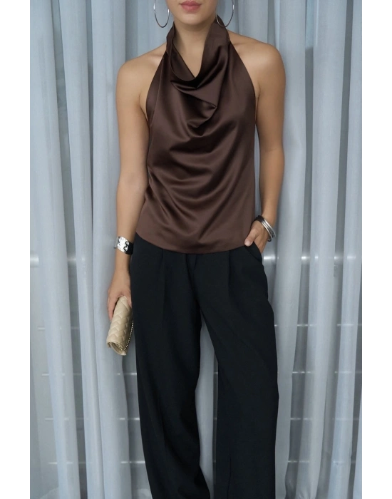 Degaje Yaka Sırtı Açık Saten Bluz Kahve